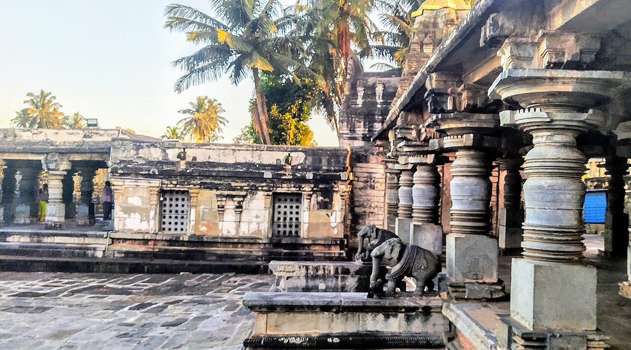 Sacred Ensembles of the Hoysalas